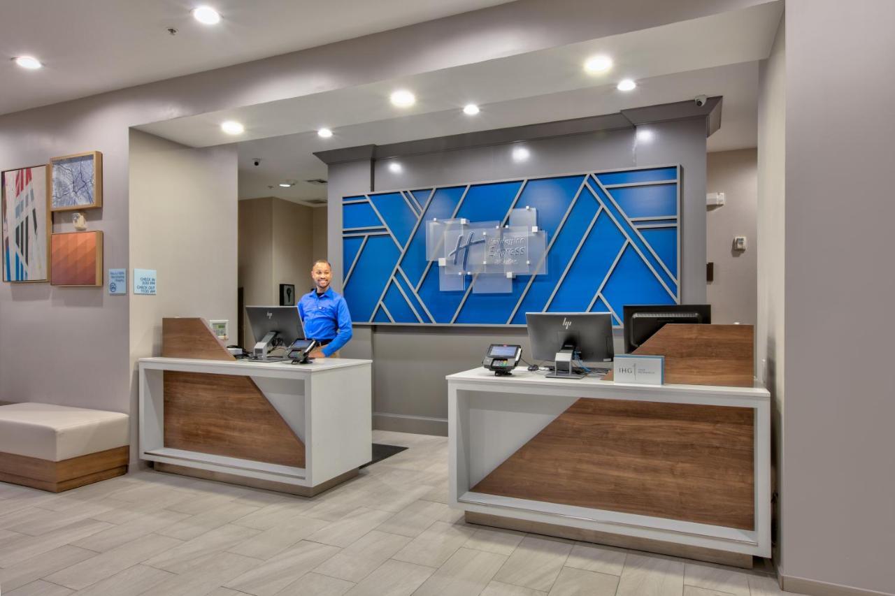 Holiday Inn Express & Suites North Dallas At Preston By Ihg Exterior photo