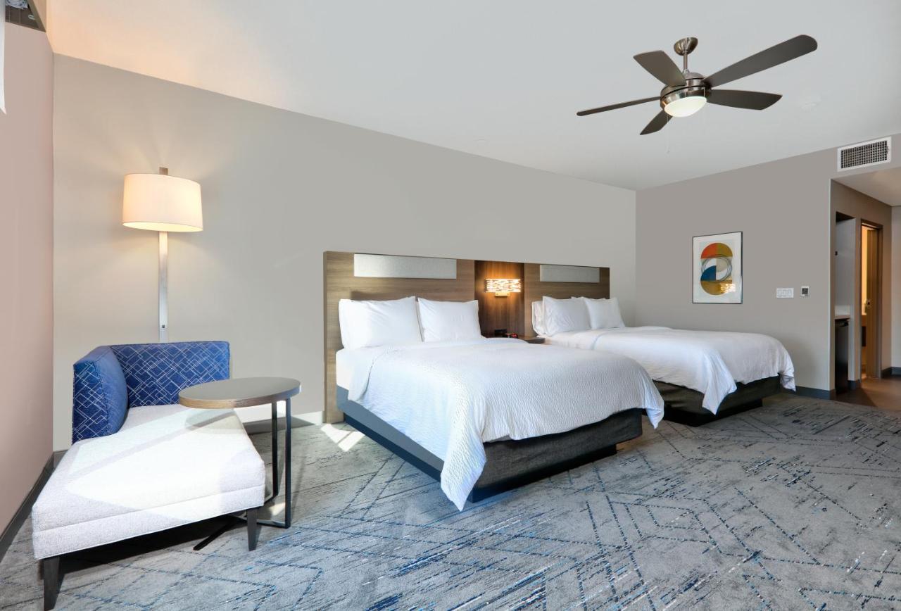 Holiday Inn Express & Suites North Dallas At Preston By Ihg Exterior photo