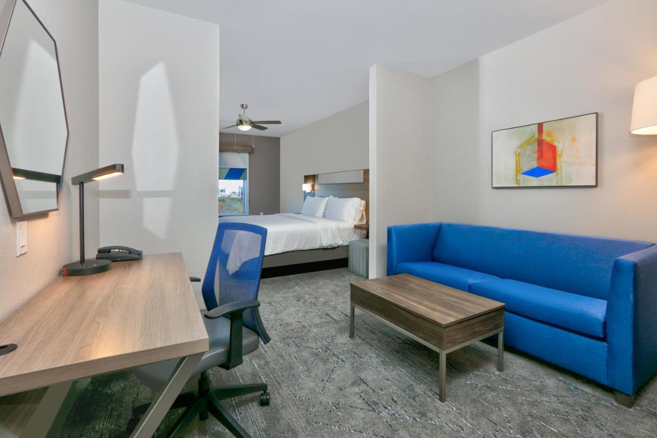 Holiday Inn Express & Suites North Dallas At Preston By Ihg Exterior photo