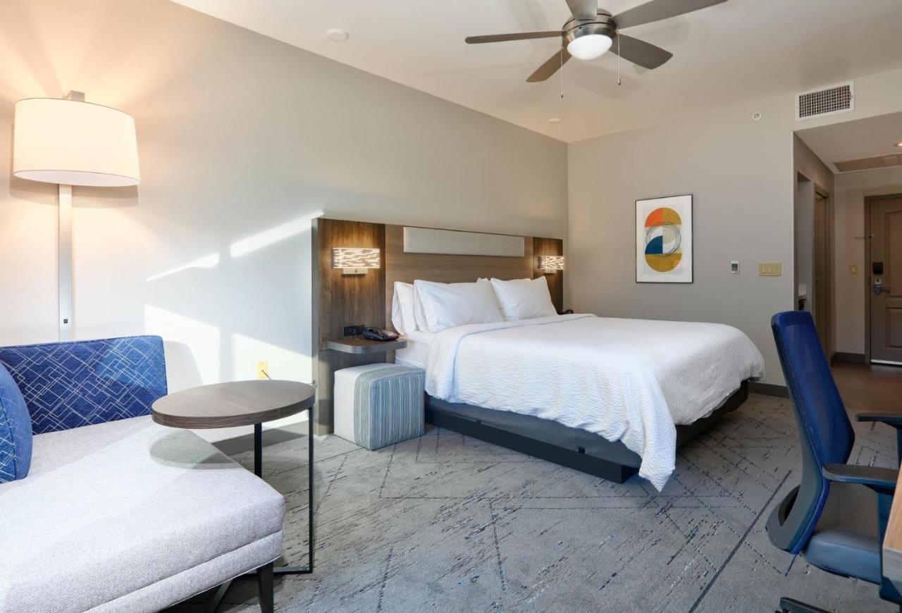 Holiday Inn Express & Suites North Dallas At Preston By Ihg Exterior photo