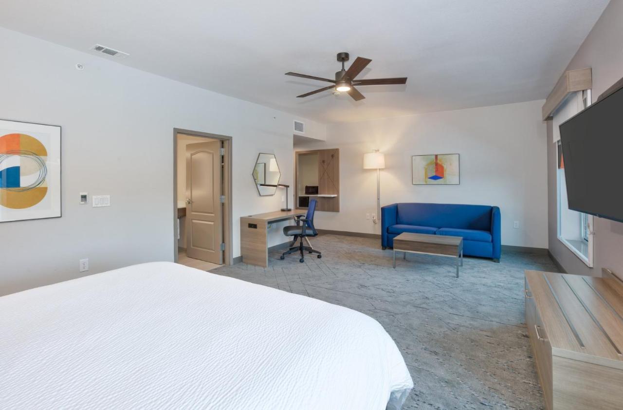 Holiday Inn Express & Suites North Dallas At Preston By Ihg Exterior photo