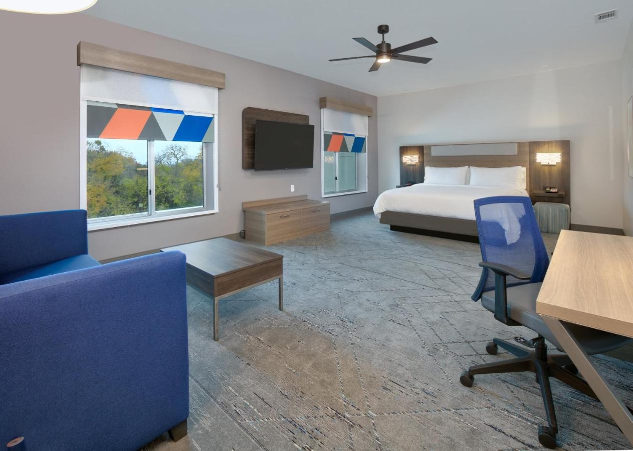 Holiday Inn Express & Suites North Dallas At Preston By Ihg Exterior photo