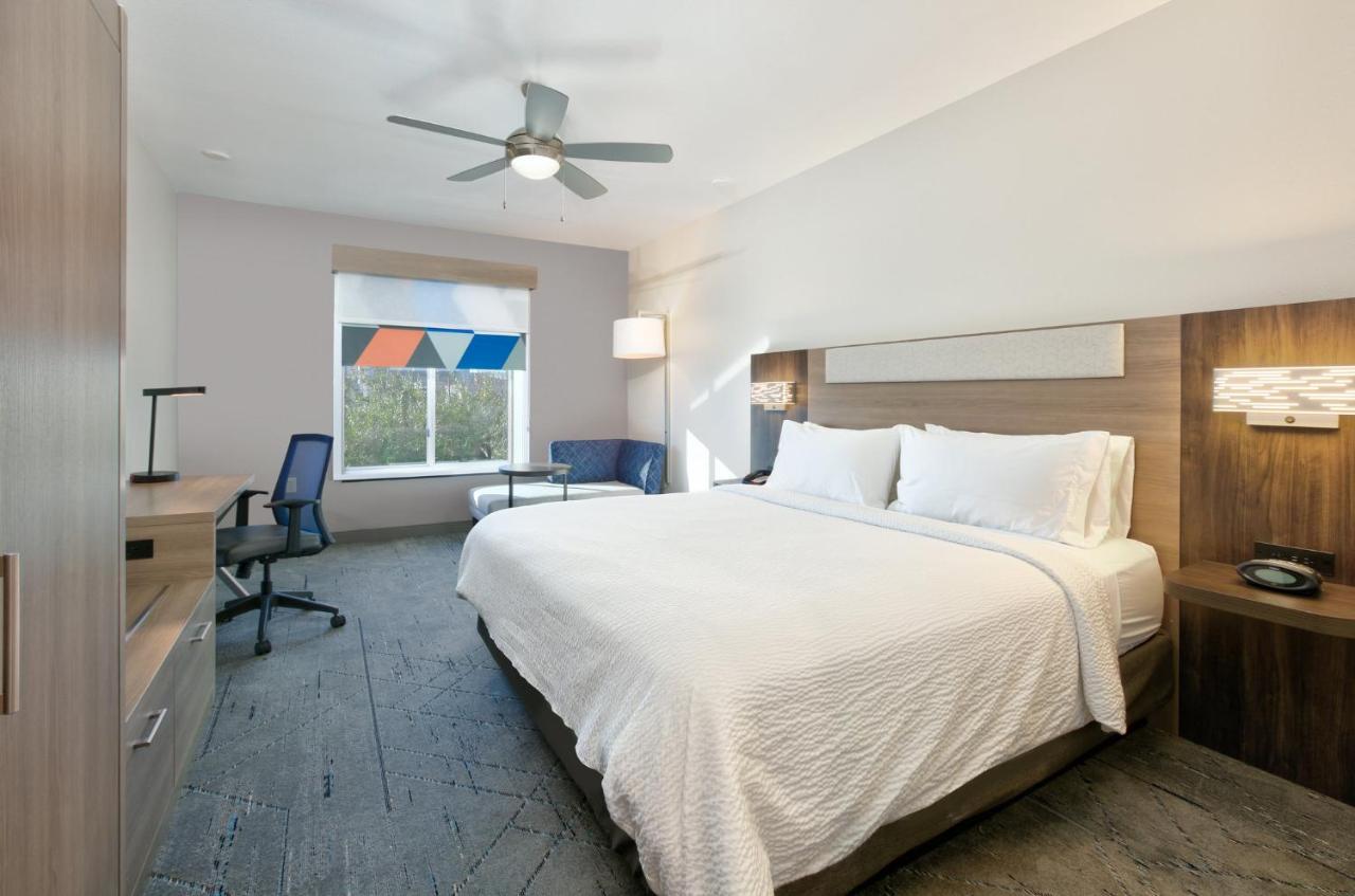 Holiday Inn Express & Suites North Dallas At Preston By Ihg Exterior photo