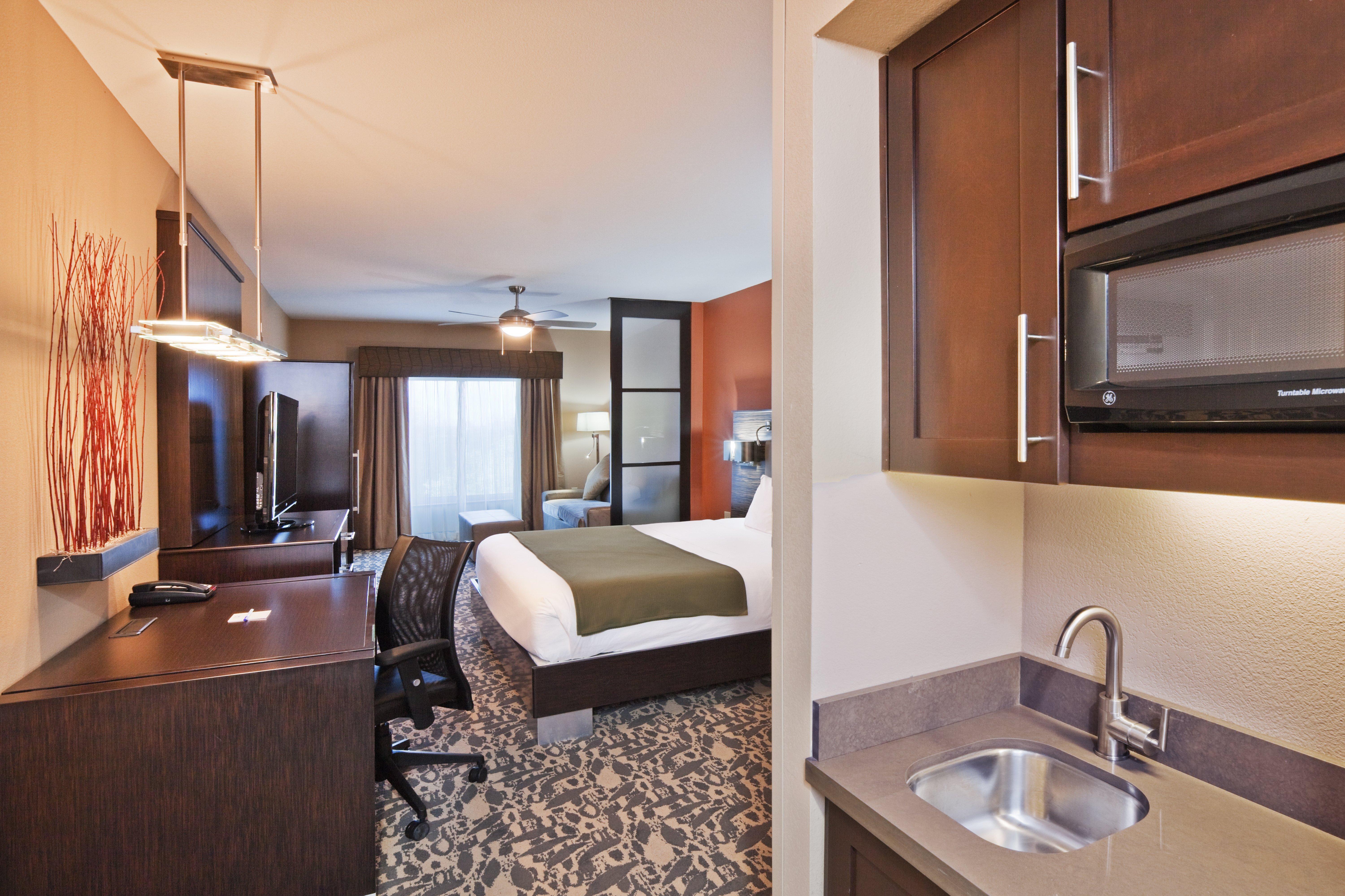Holiday Inn Express & Suites North Dallas At Preston By Ihg Exterior photo